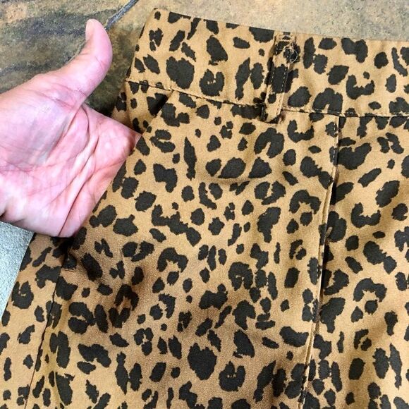 A New Day Women’s Animal Print Cheetah Shorts Size Medium - Picture 3 of 10